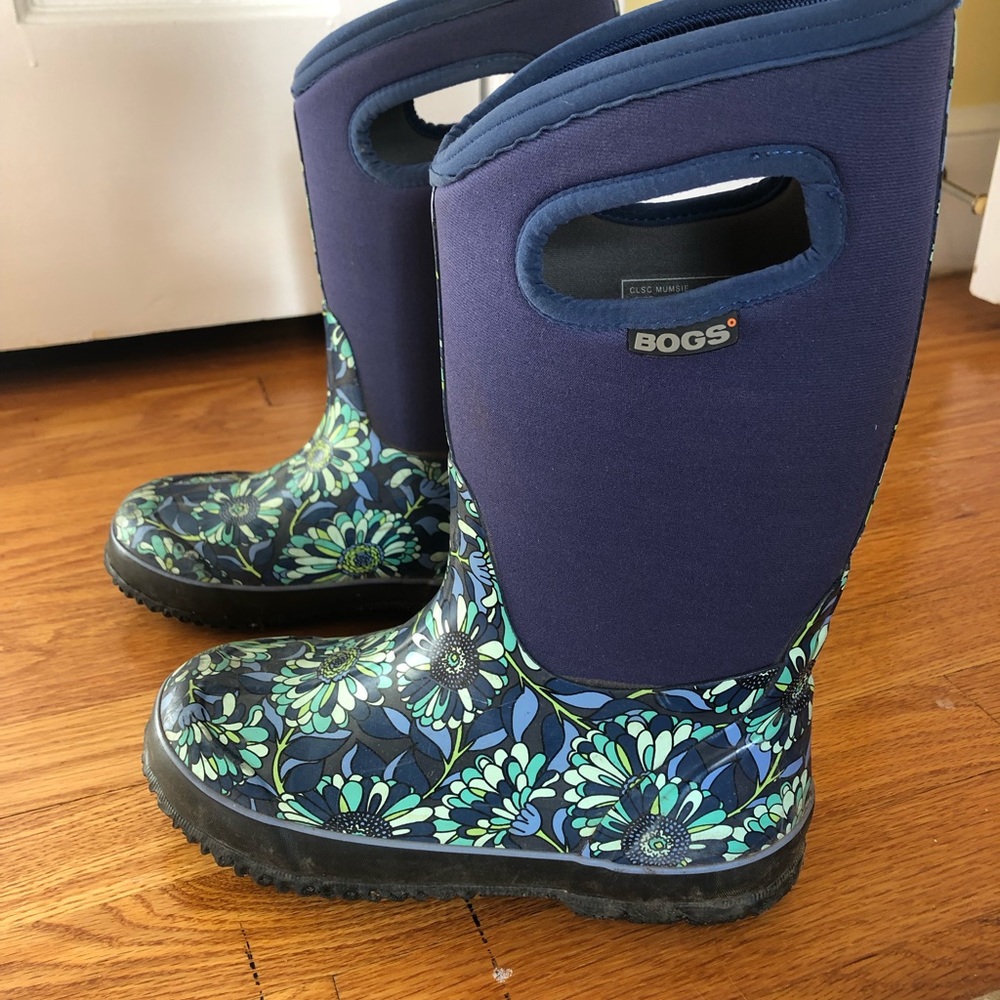 BOGS rain and snow boots, size 4